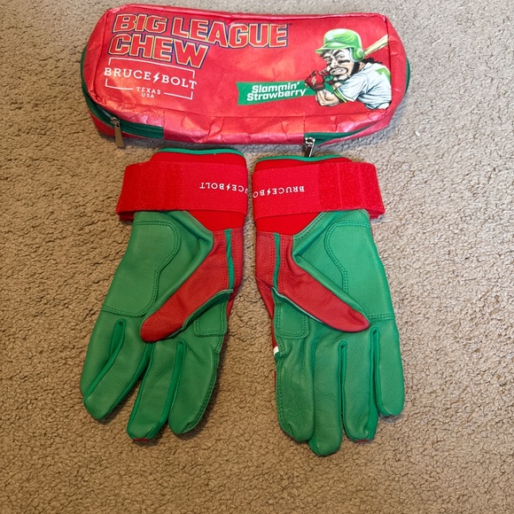 Men’s Bruce Bolt-slammin strawberry - Picture 2 of 3